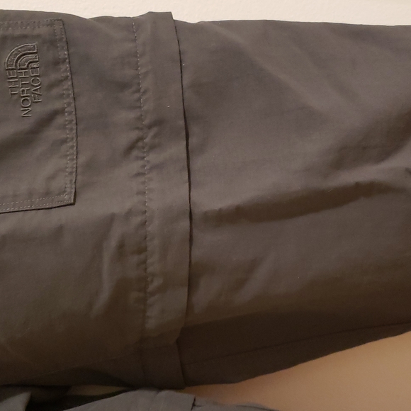 The North Face Convertable Pants To Shorts Grey Cargo Woman Size 6 EUC - Picture 10 of 16